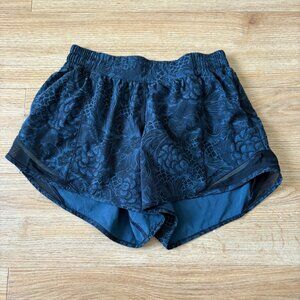 Lululemon Athletic Hotty Hot Short II Long 4” Nouveau Blue Black Size 6